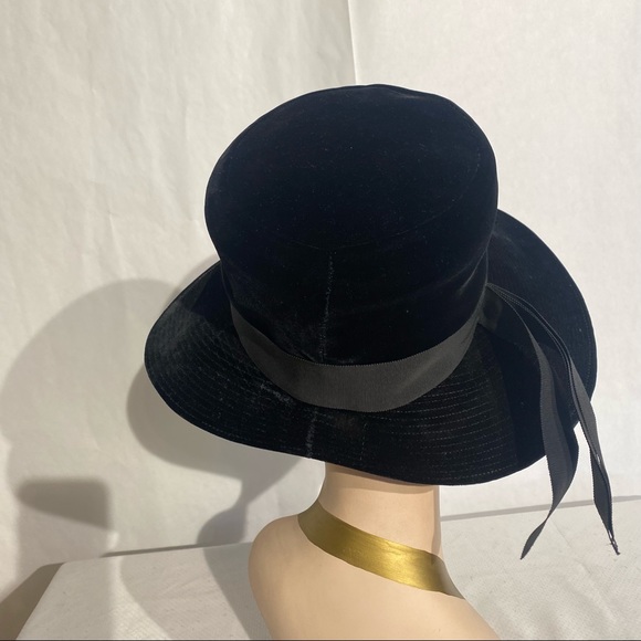 VINTAGE BLACK VELVET HAT - Picture 9 of 14